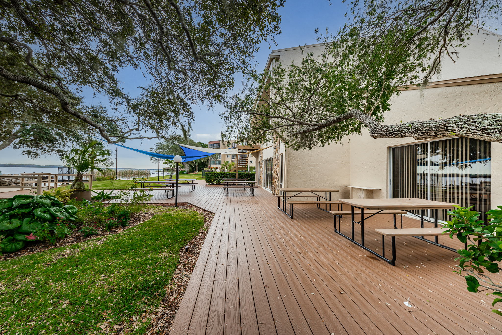 23-Clubhouse Deck