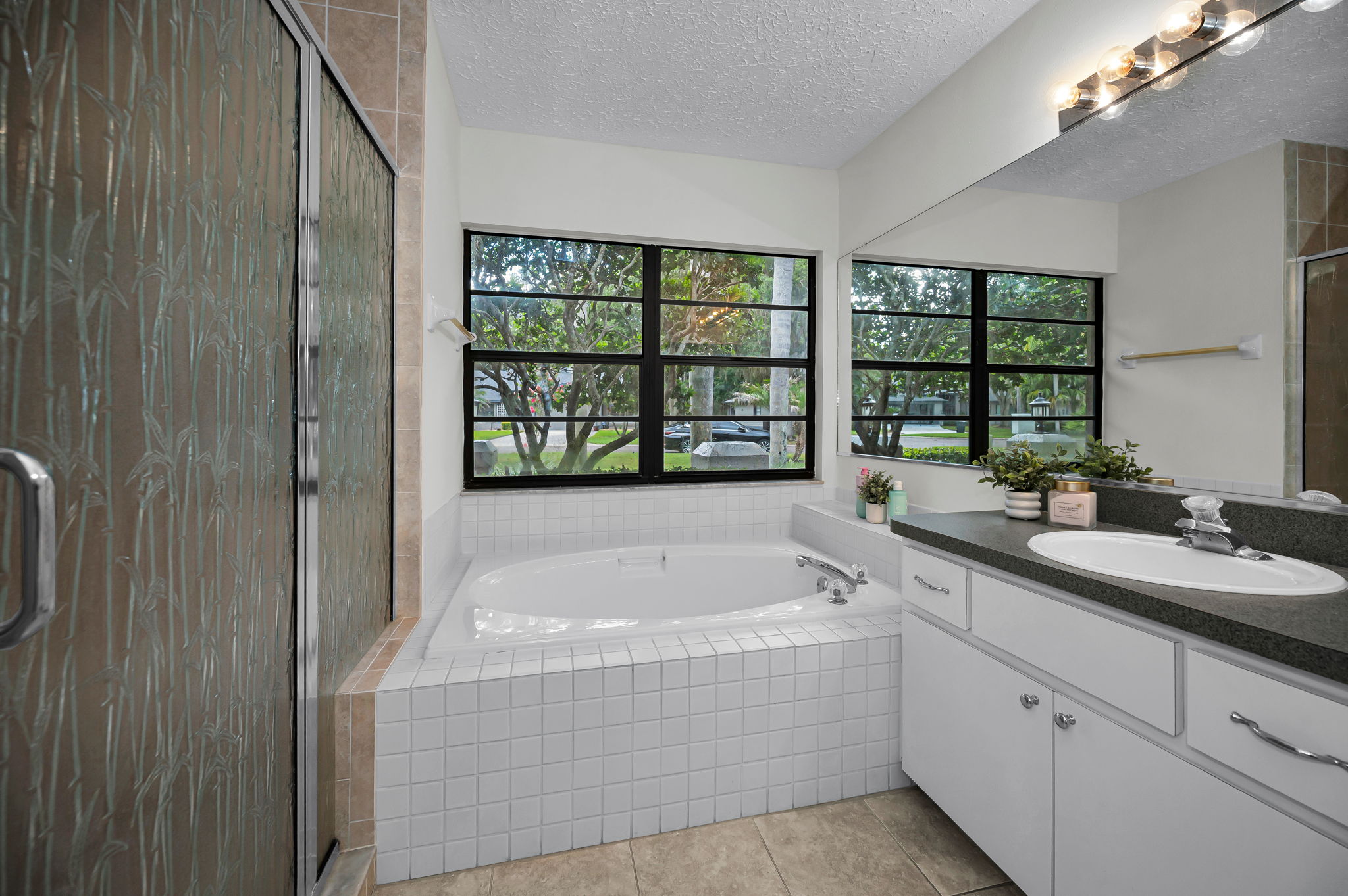 Primary Bathroom1b