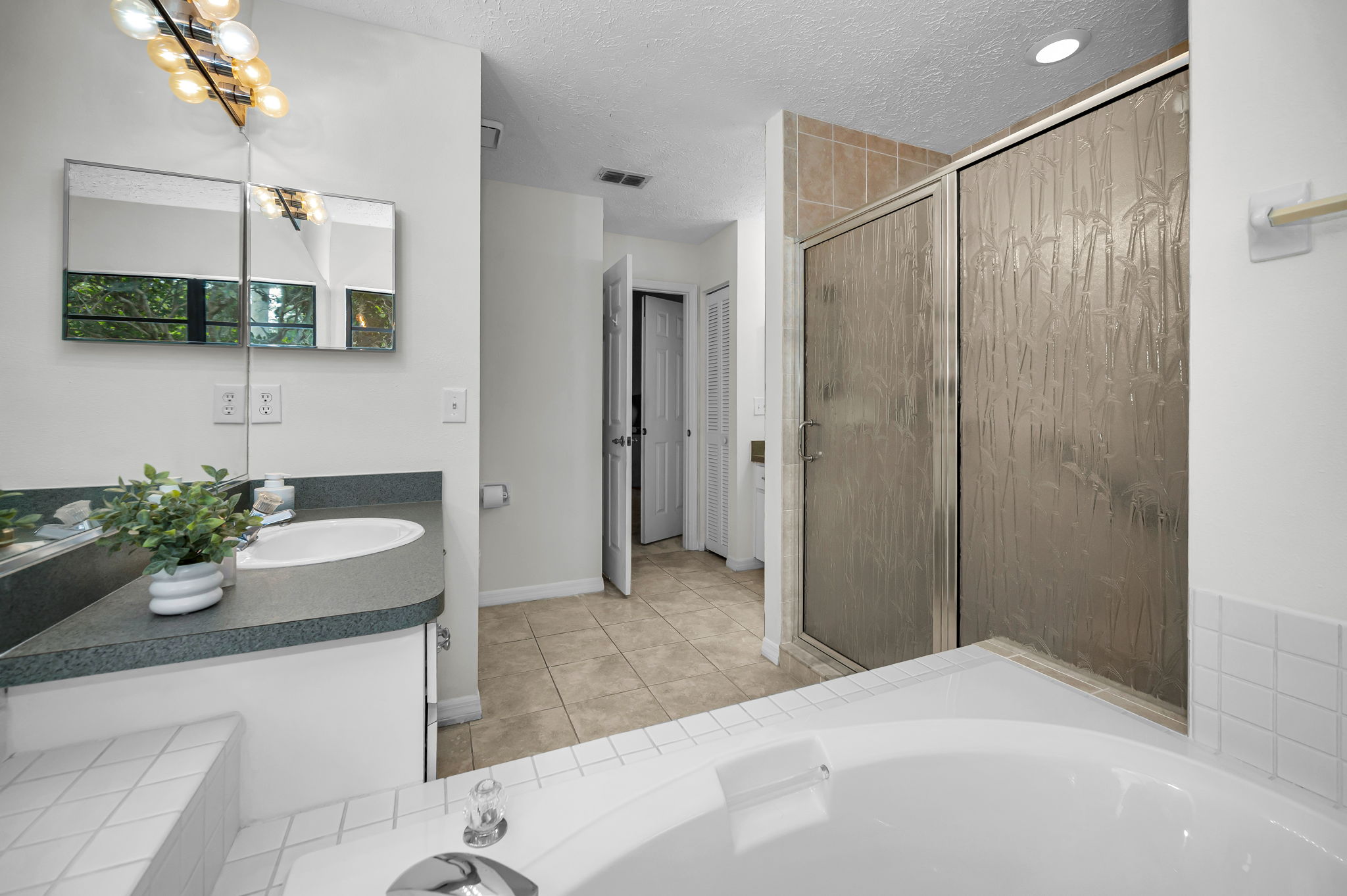 Primary Bathroom1c