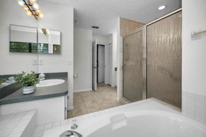 Primary Bathroom1c