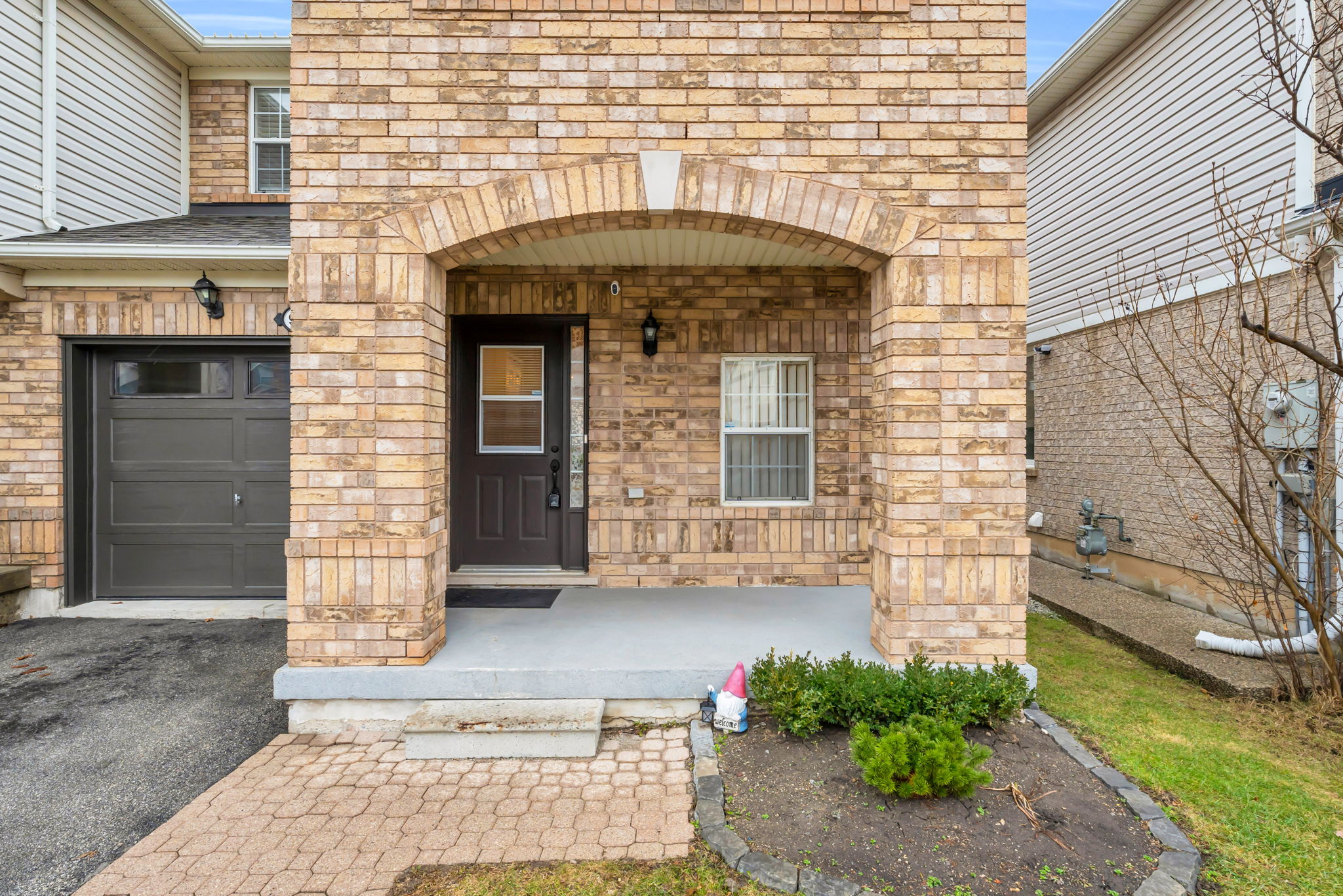 Front Porch/Entrance