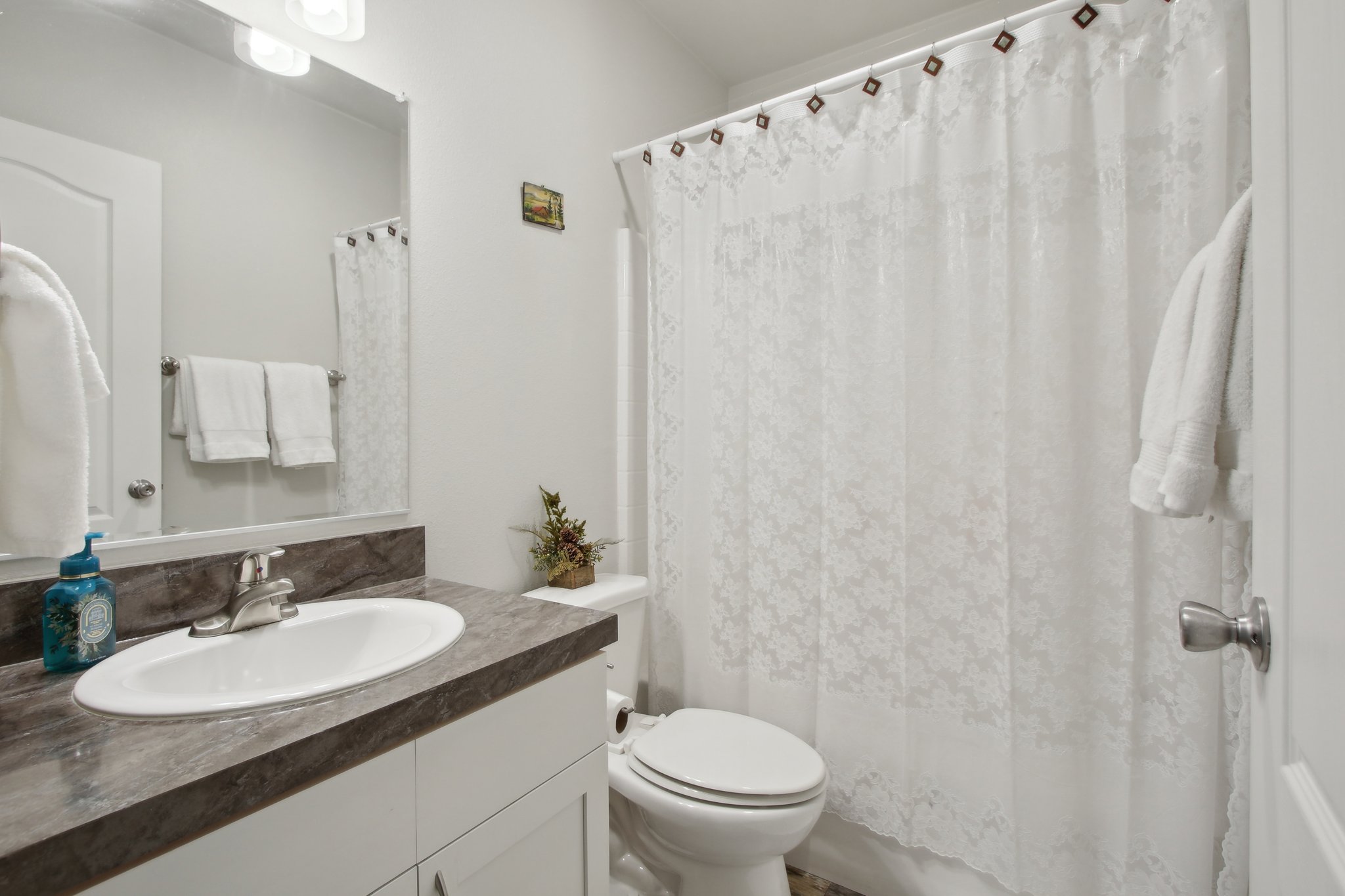 Mountain View Ave 122-026.jpg