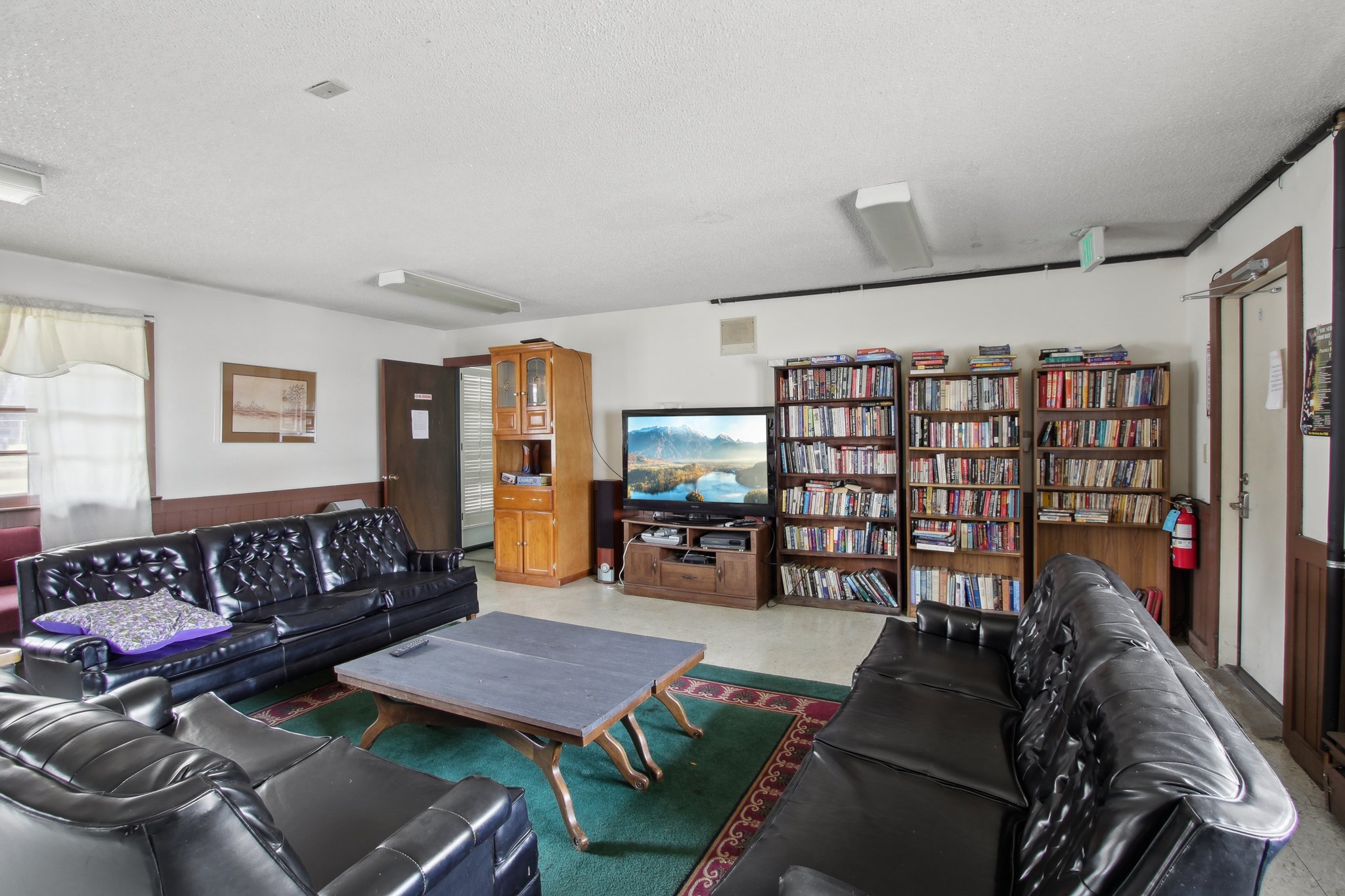 Mountain View Ave 122-035.jpg