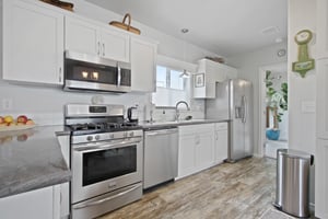 Mountain View Ave 122-014.jpg