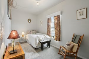 Mountain View Ave 122-027.jpg