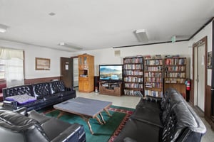 Mountain View Ave 122-035.jpg