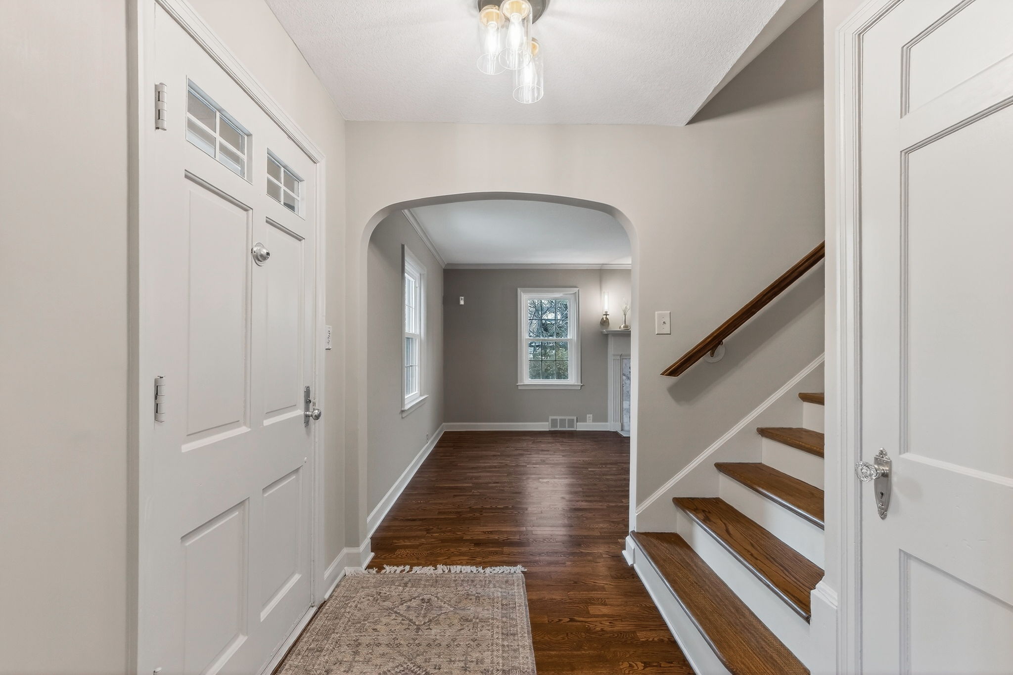 900 NE Barnes Ave-016