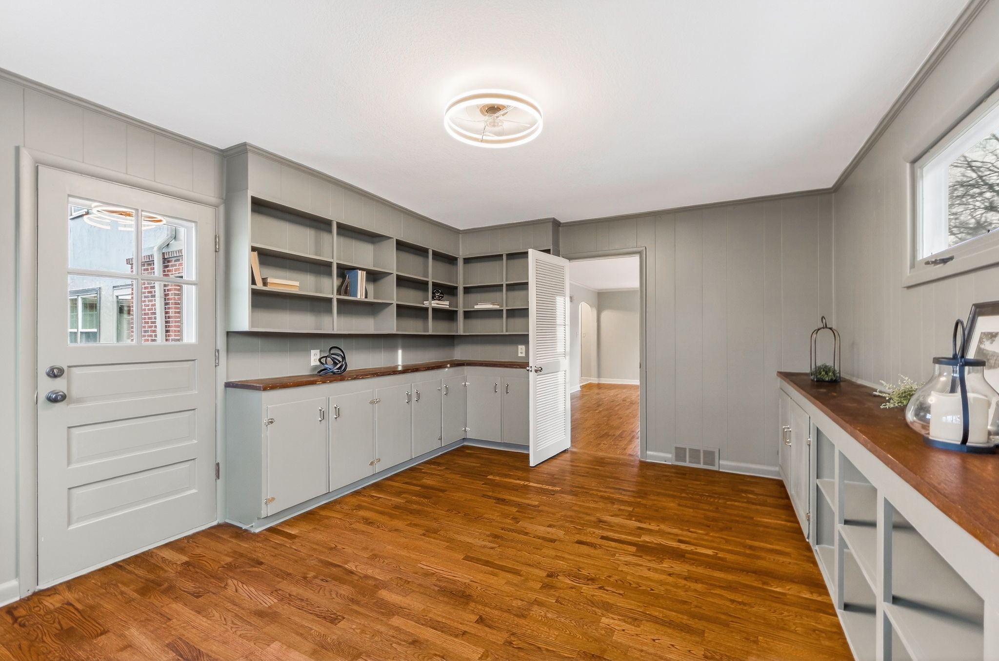 900 NE Barnes Ave-022