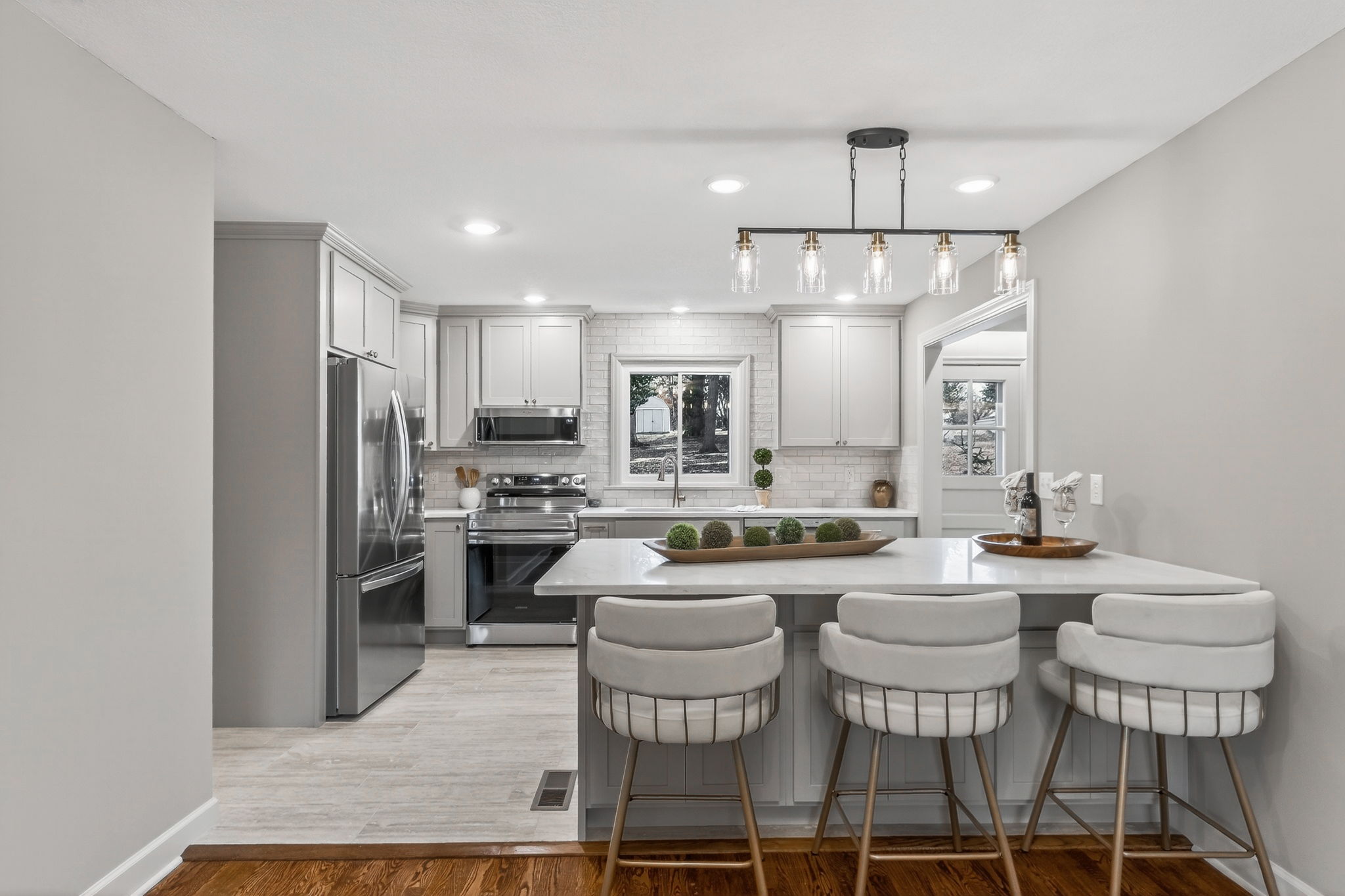 900 NE Barnes Ave-027