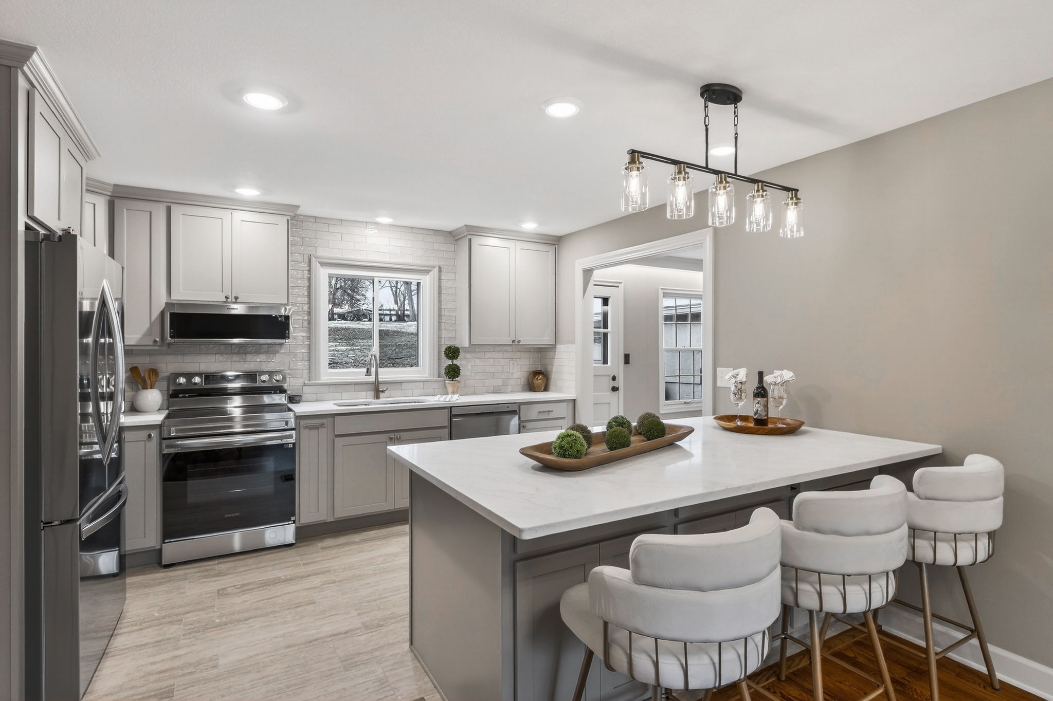 900 NE Barnes Ave-028