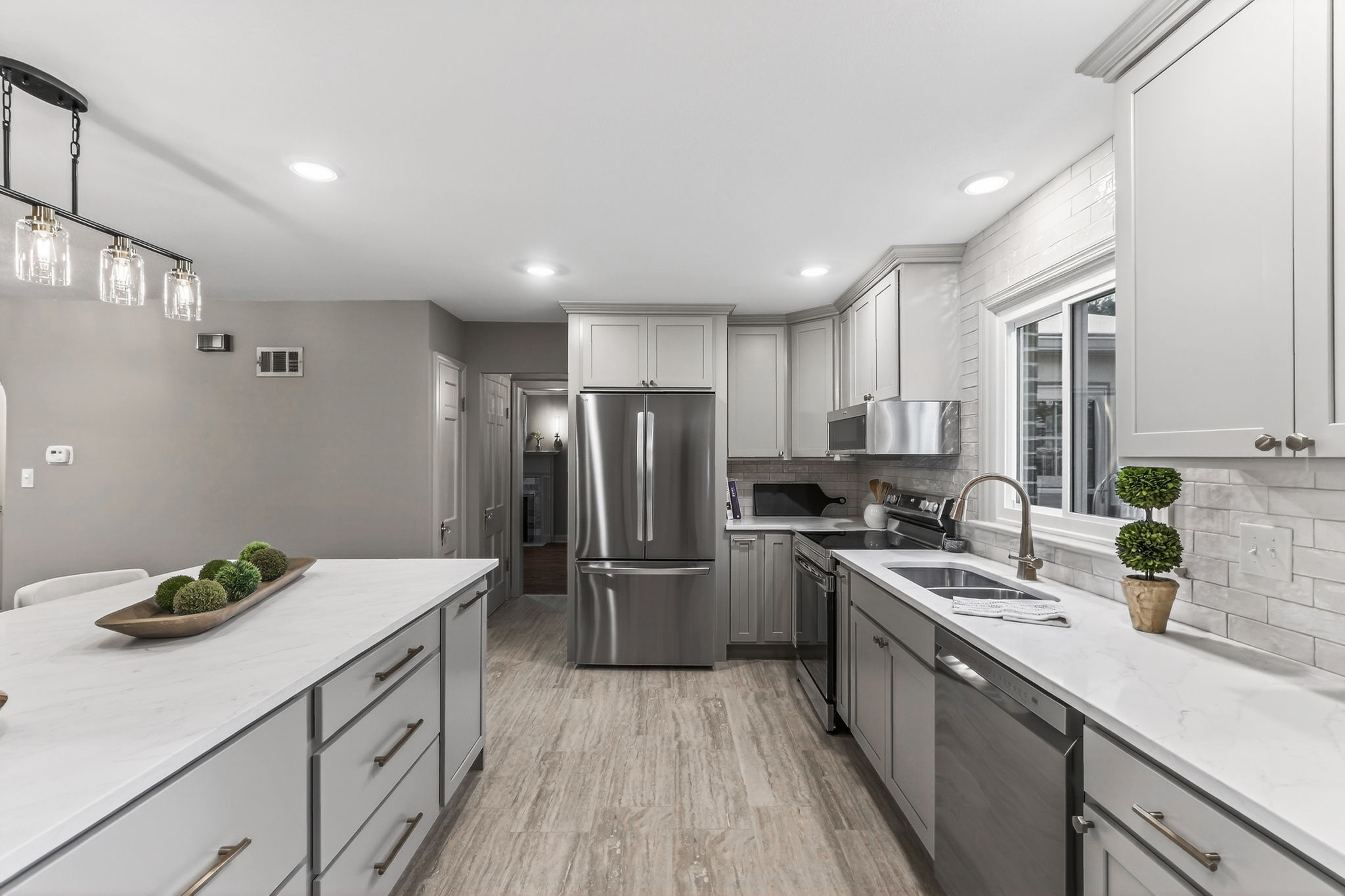 900 NE Barnes Ave-029