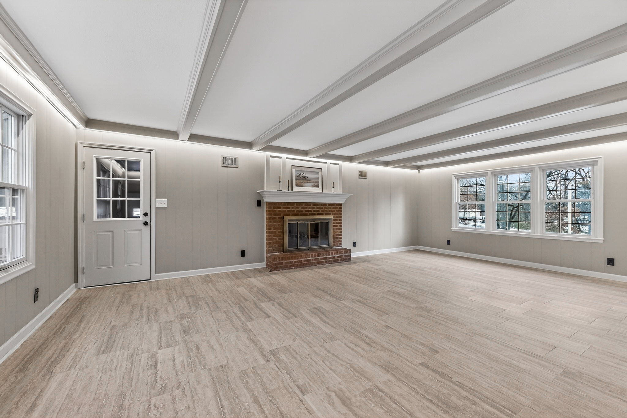 900 NE Barnes Ave-032