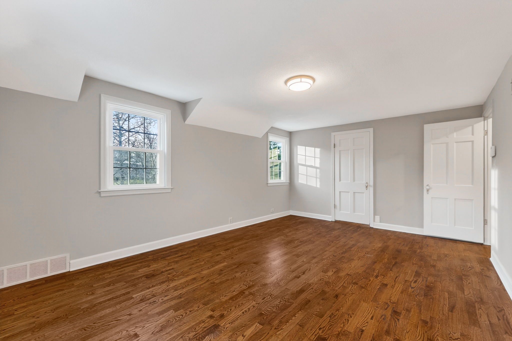 900 NE Barnes Ave-037