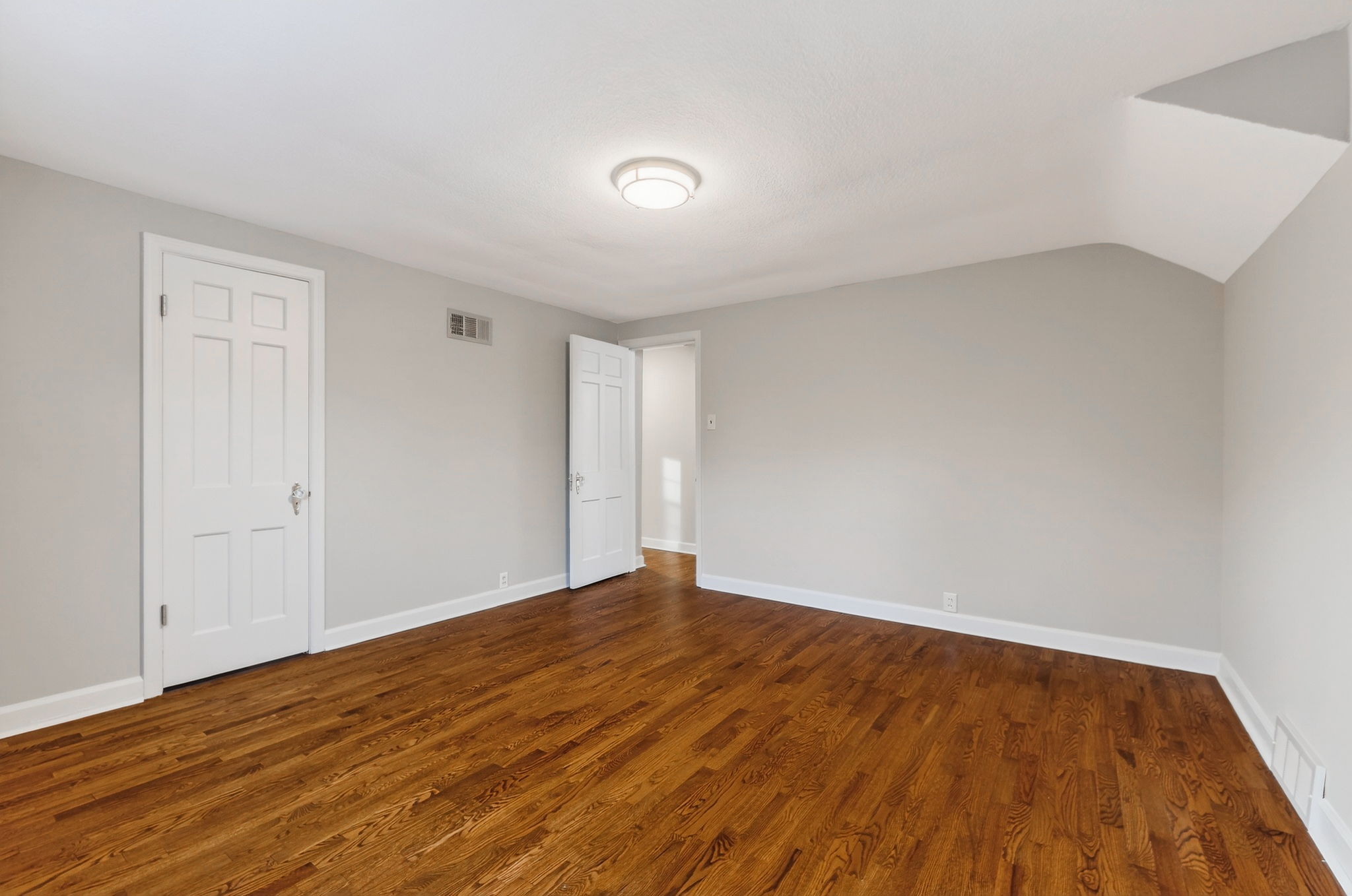 900 NE Barnes Ave-043