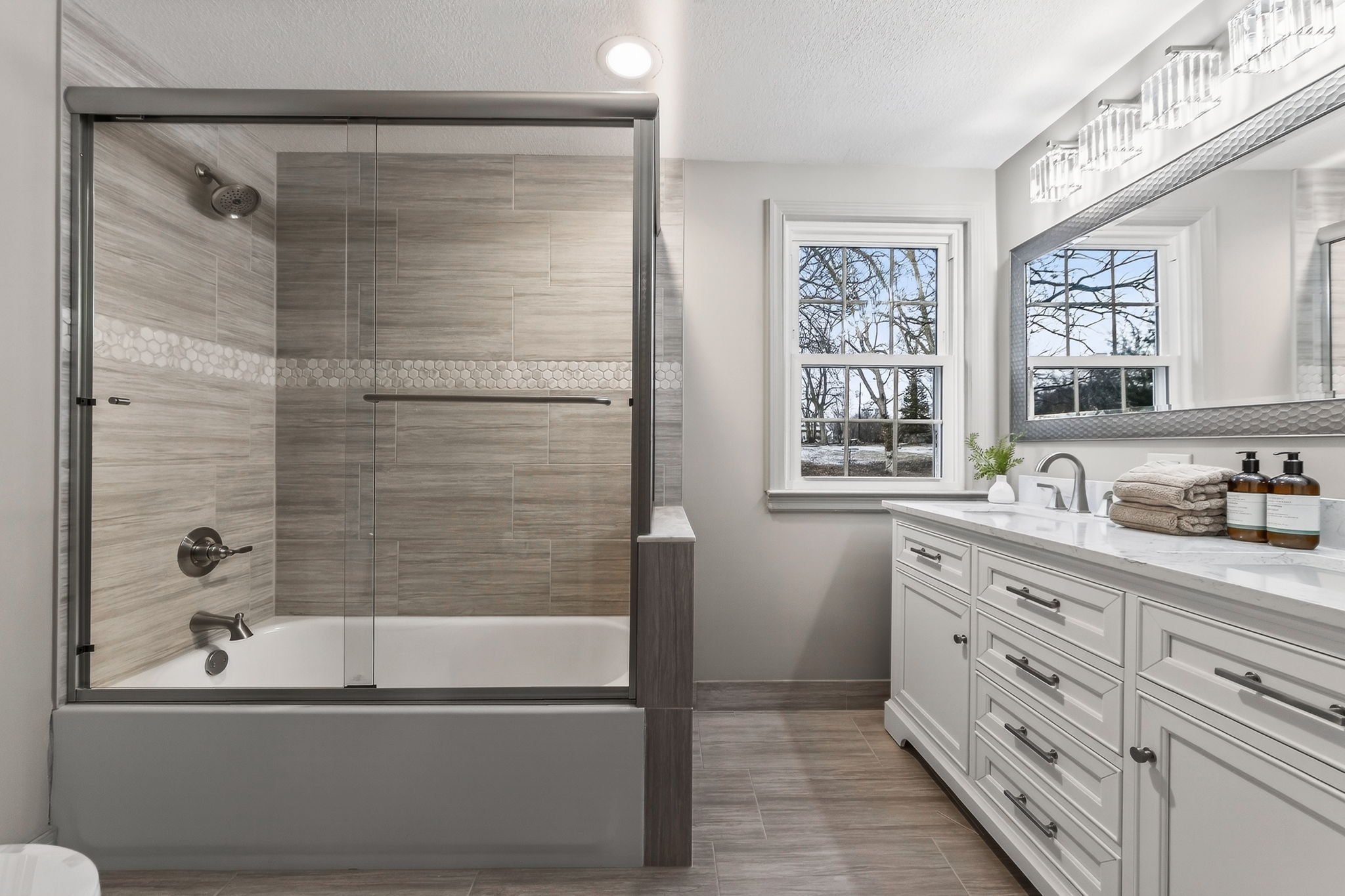 900 NE Barnes Ave-046