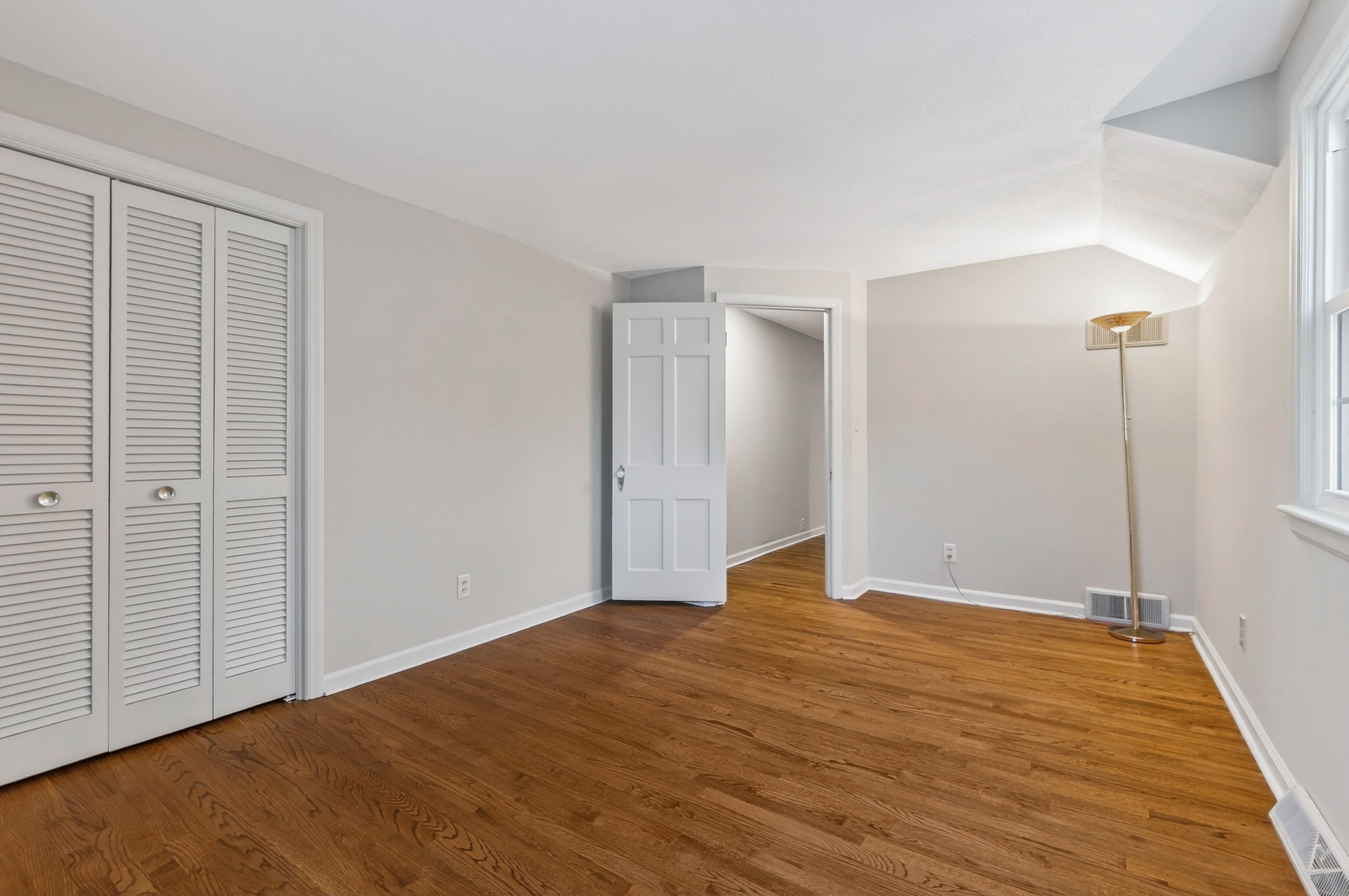 900 NE Barnes Ave-050