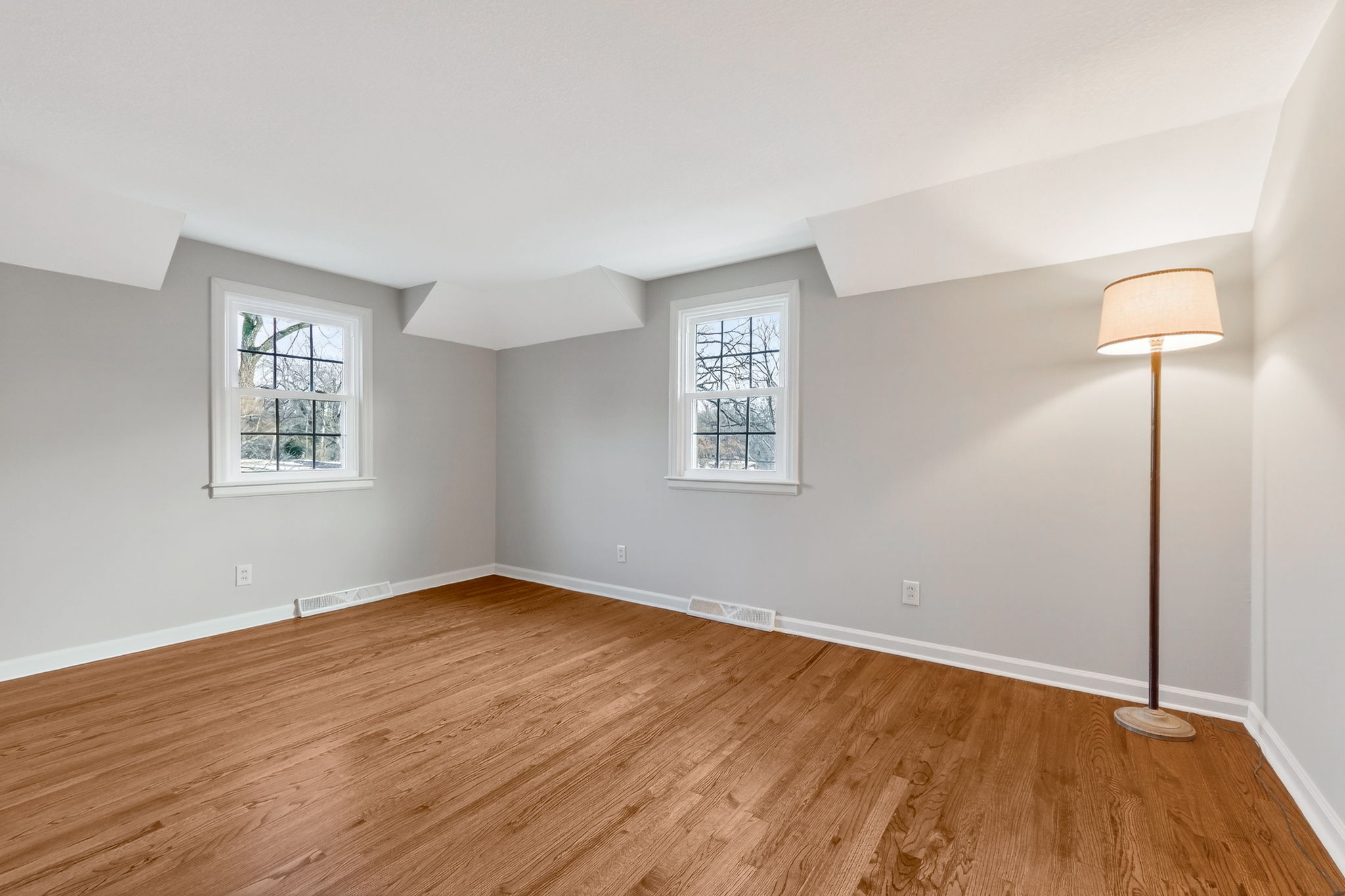 900 NE Barnes Ave-051