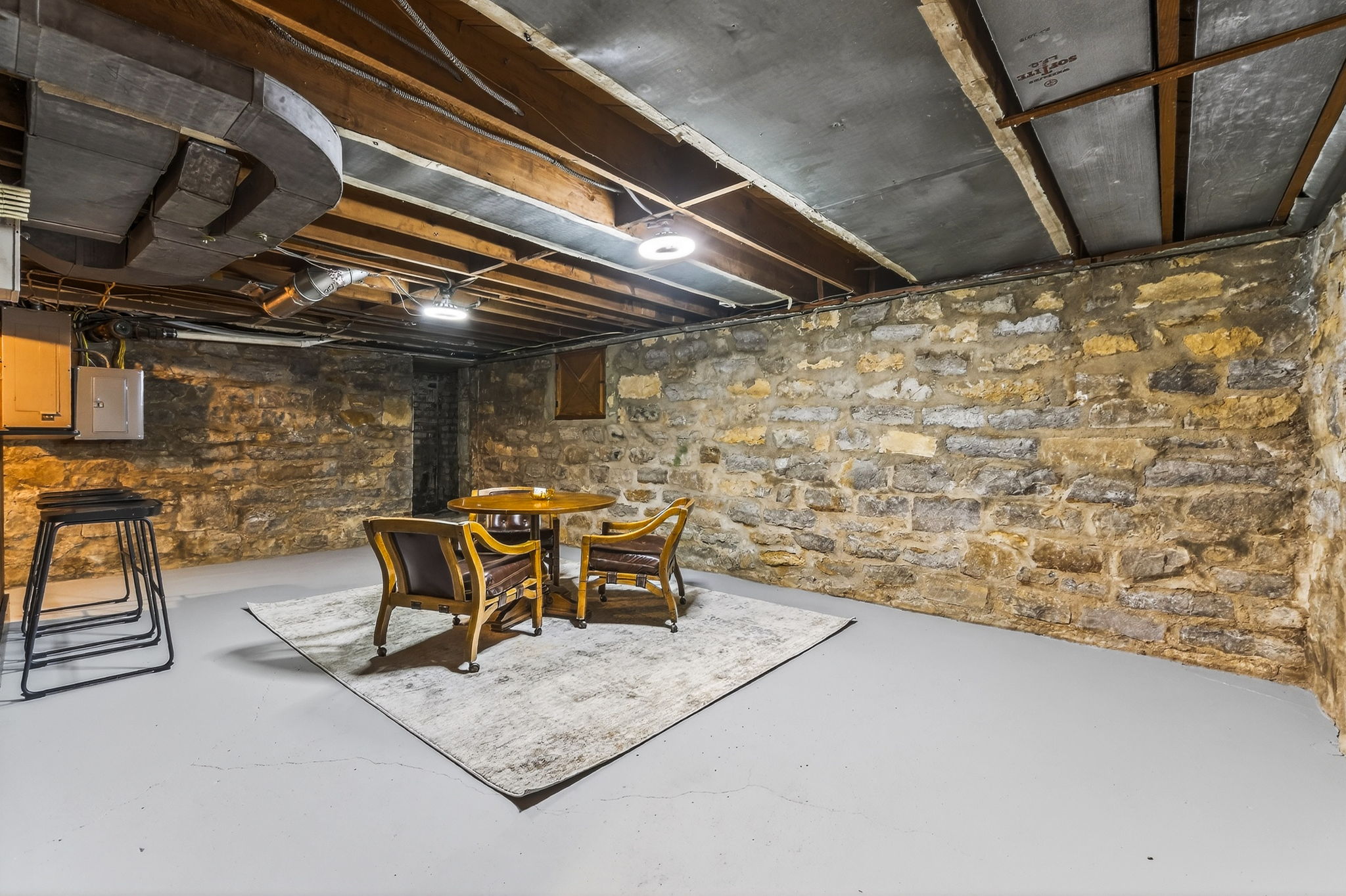 900 NE Barnes Ave-056