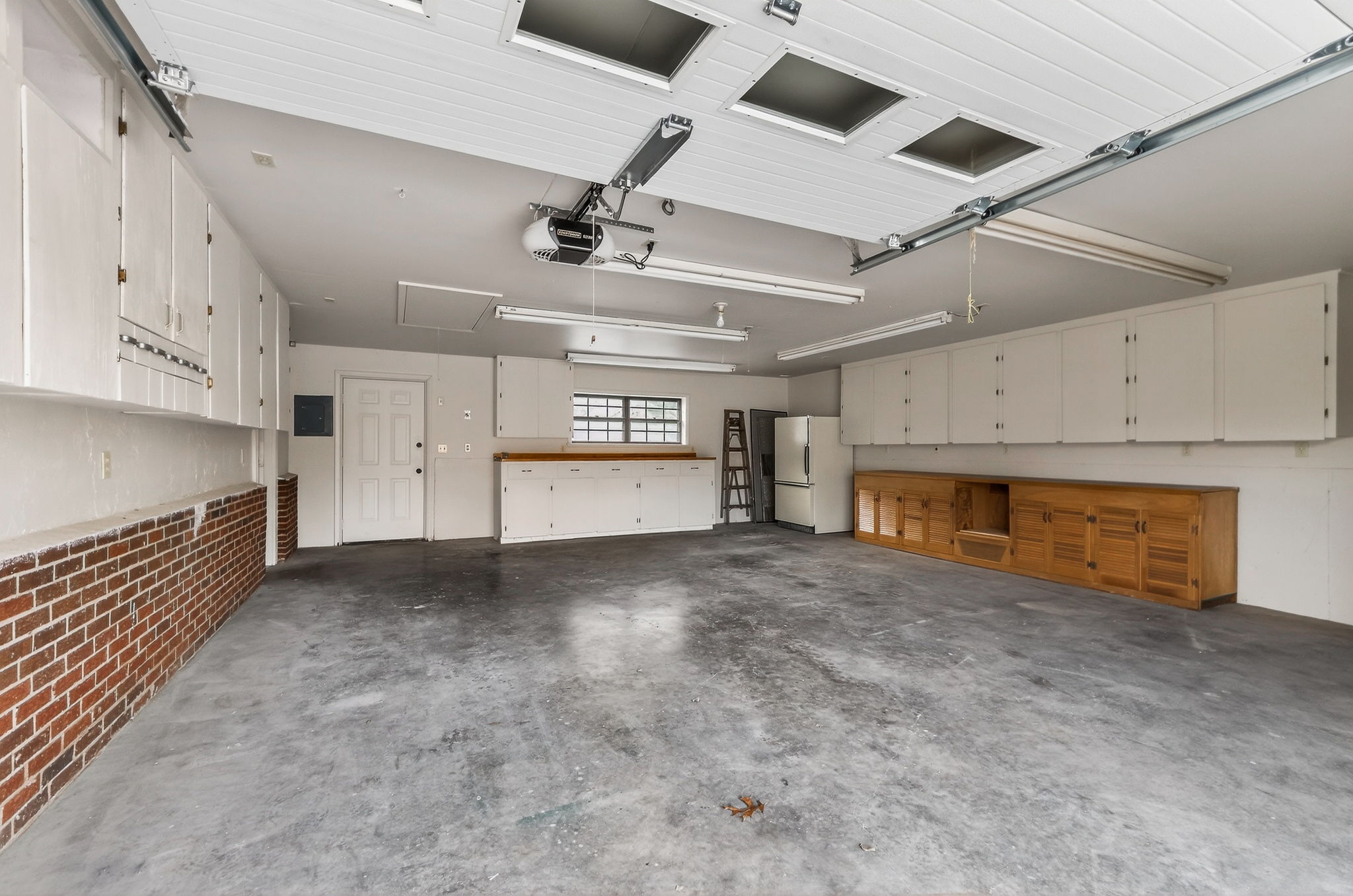 900 NE Barnes Ave-062