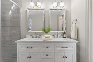 900 NE Barnes Ave-041