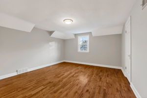 900 NE Barnes Ave-042