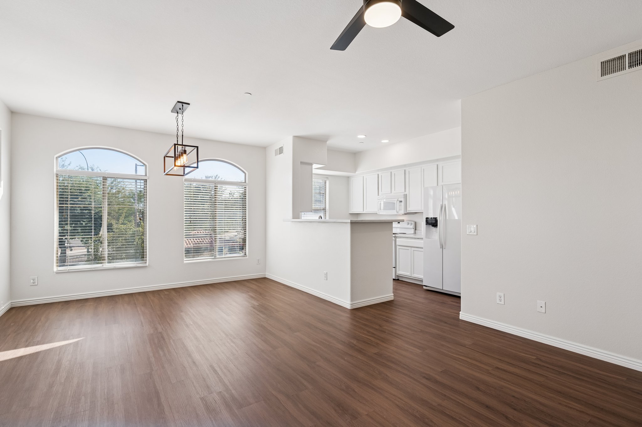 900 S 94th St 1079 - 005.jpg