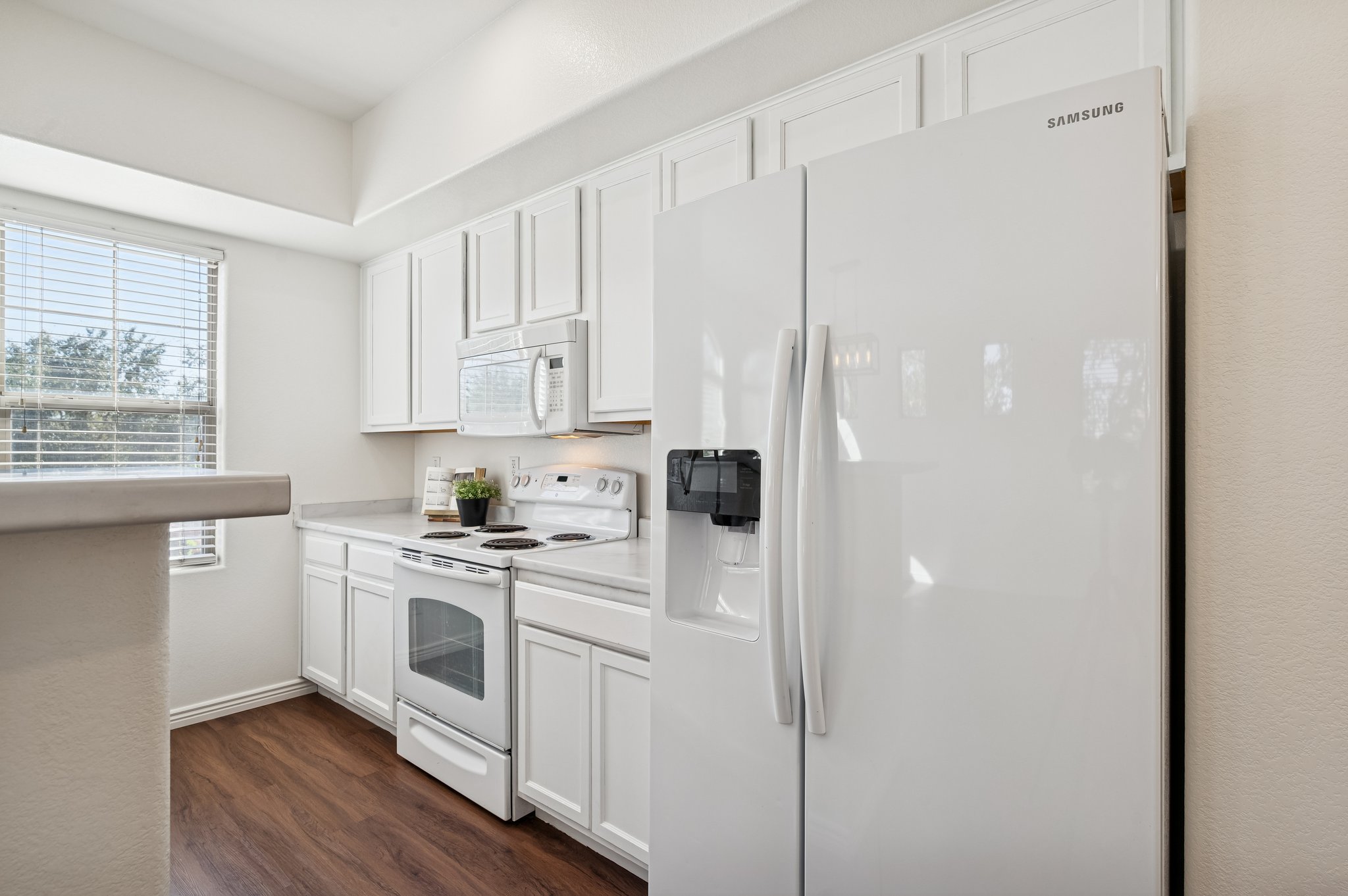 900 S 94th St 1079 - 009.jpg