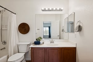 900 S 94th St 1079 - 021.jpg