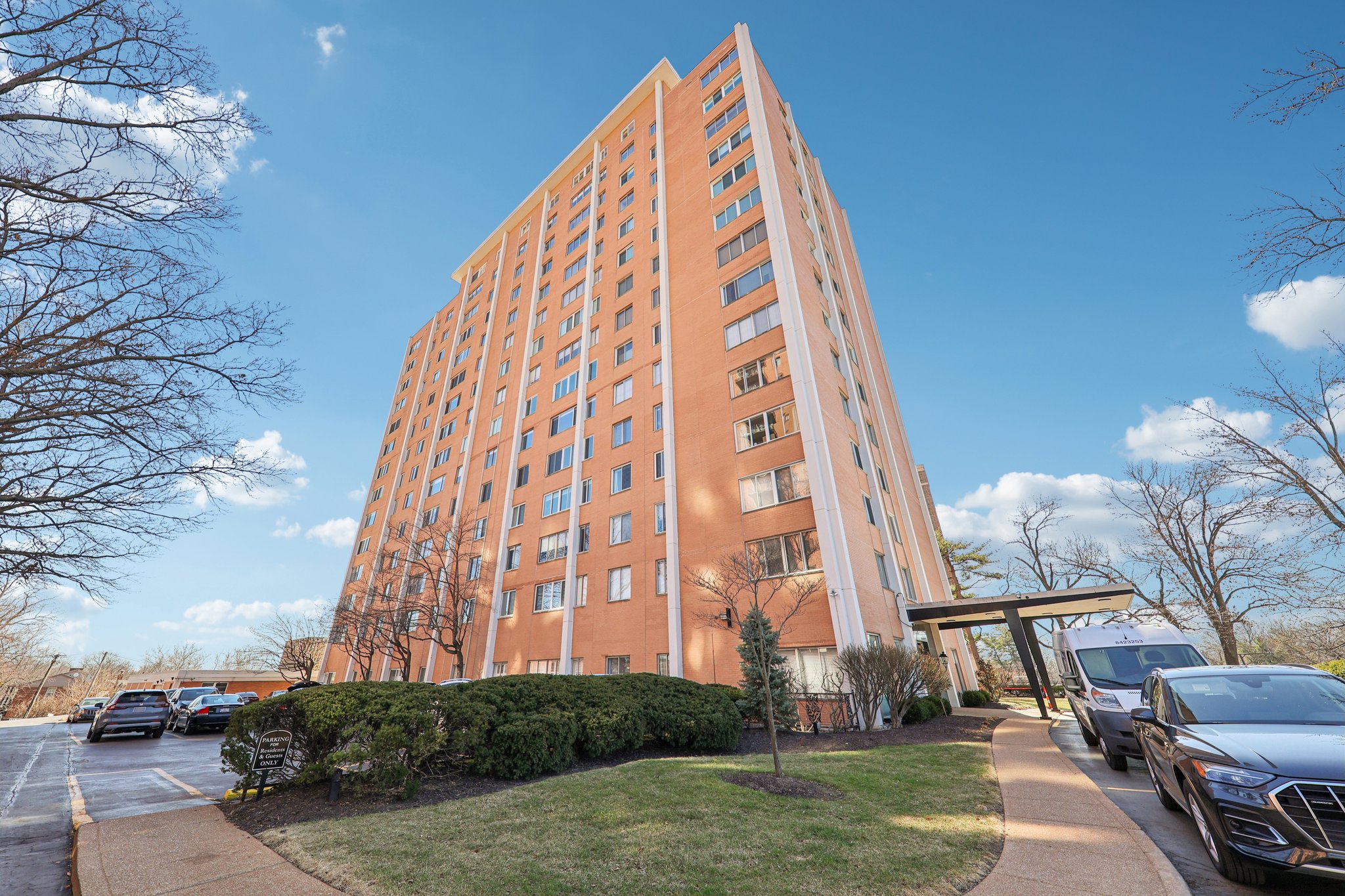 900 S Hanley Rd 7D-S2802-003.jpg