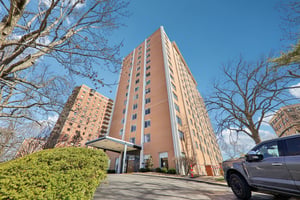 900 S Hanley Rd 7D-S2802-002.jpg