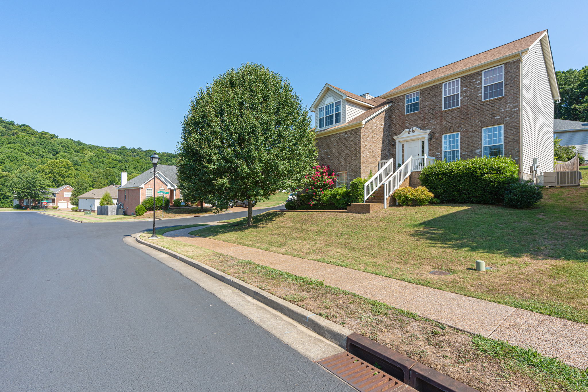 900 weatherside ct nashville tn 37209 pixel crew