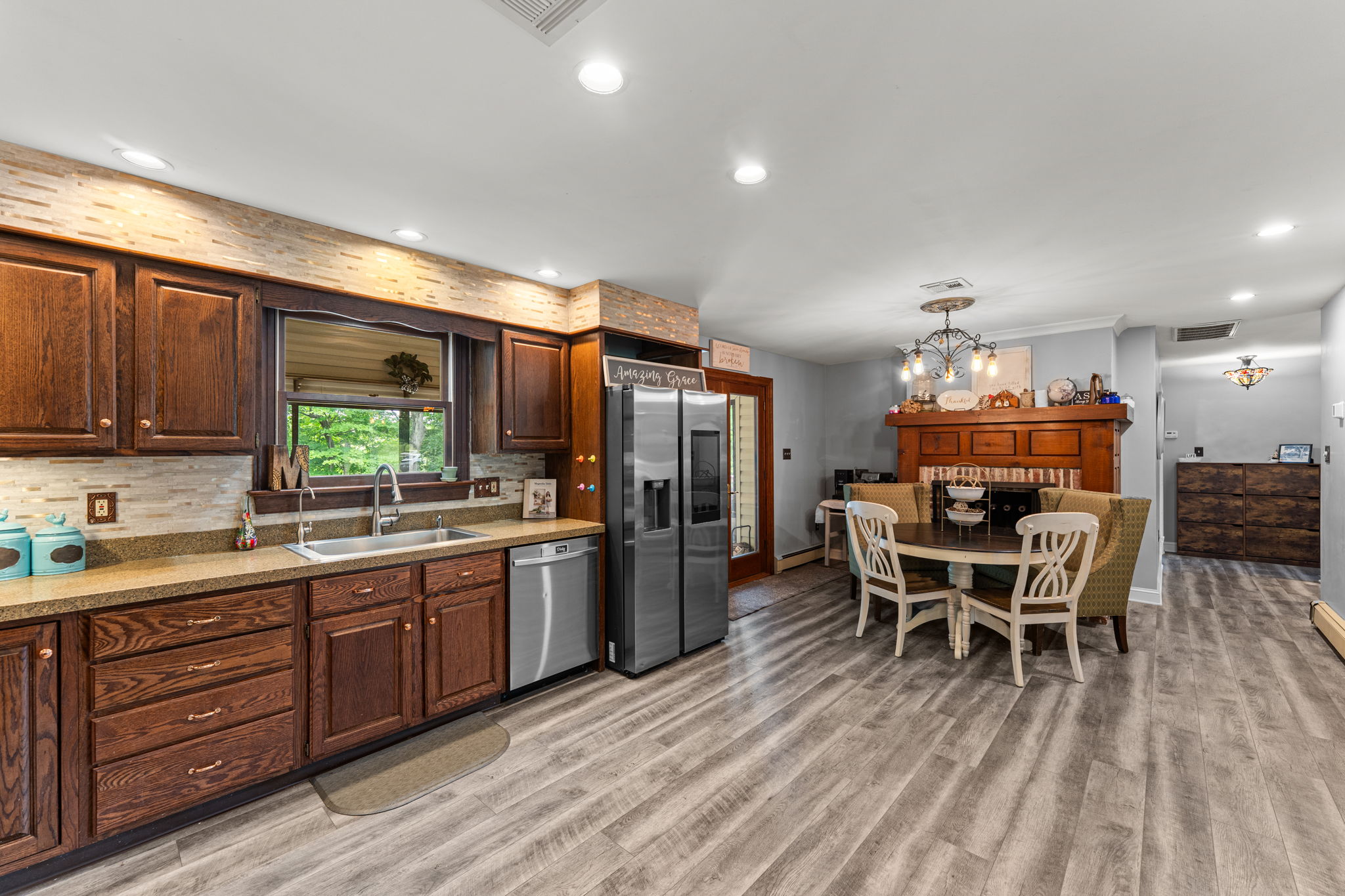 Eat-in Kitchen
