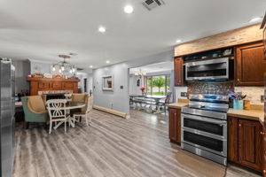 Eat-in Kitchen