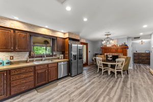 Eat-in Kitchen