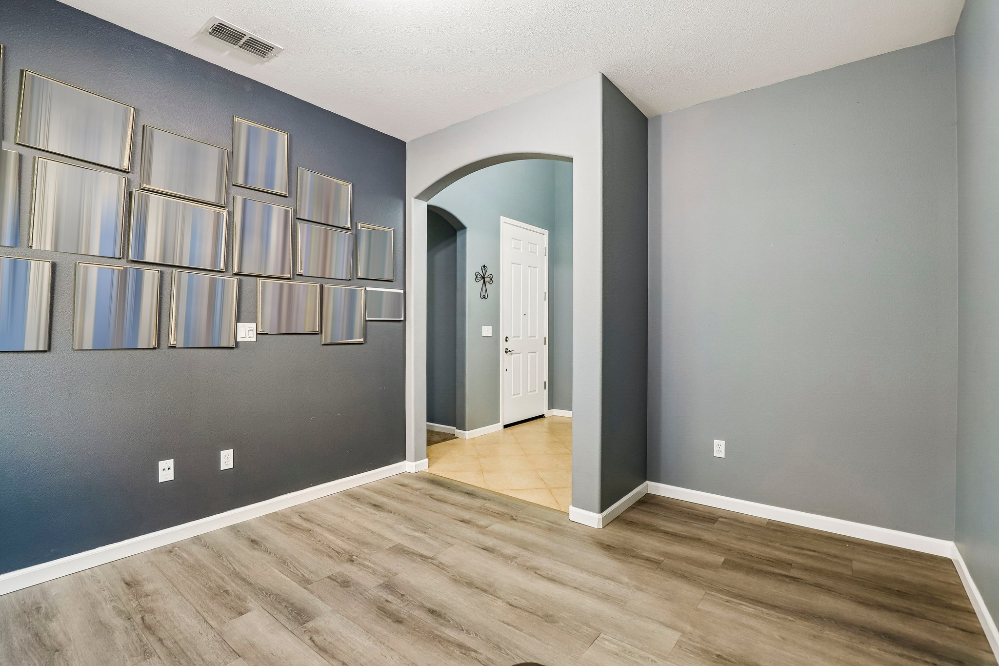 Clarissa Dr-S2104-023.jpg