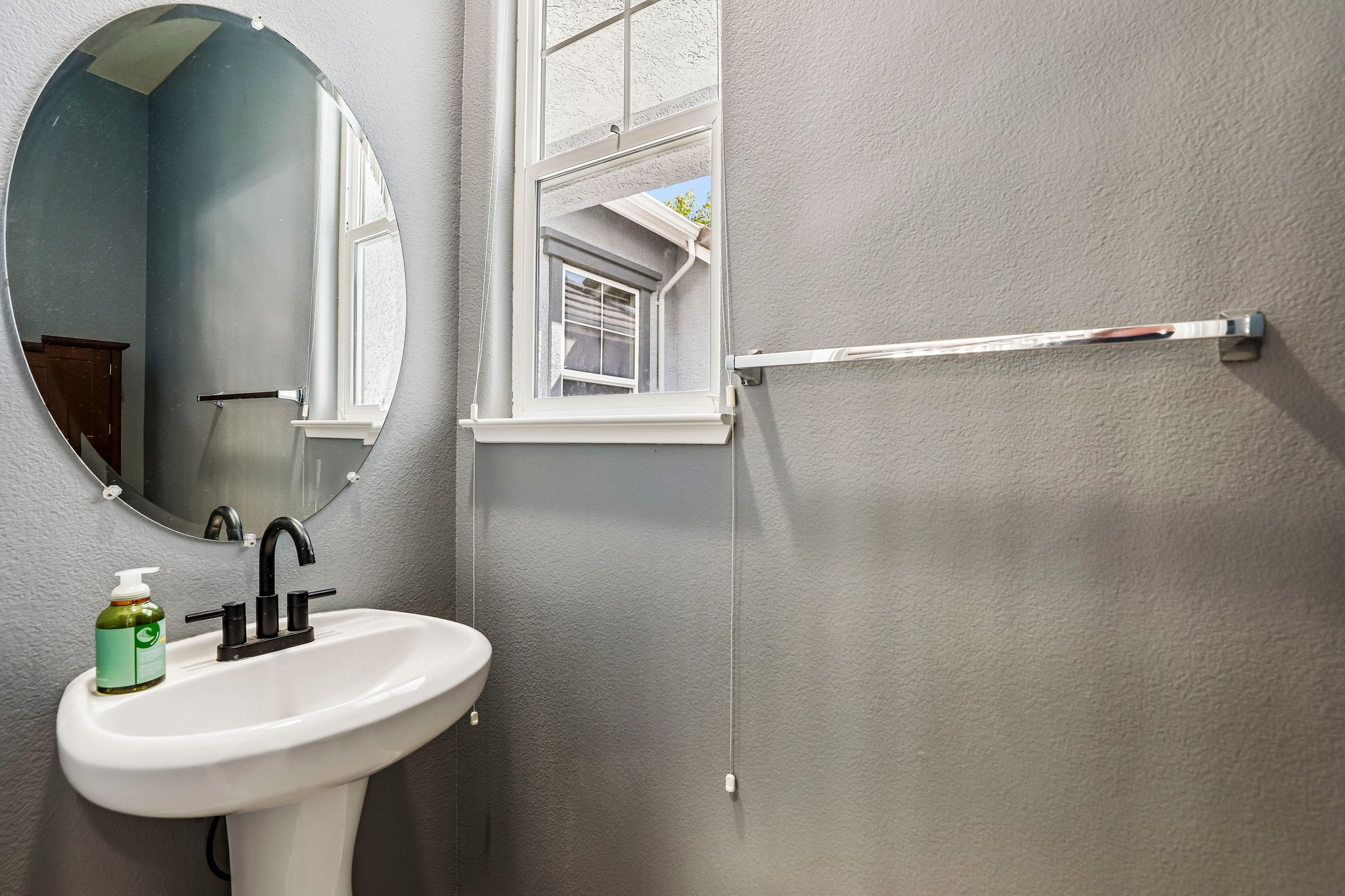 Clarissa Dr-S2104-024.jpg