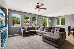 Clarissa Dr-S2104-004.jpg