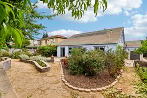 Clarissa Dr-S2104-039r.jpg