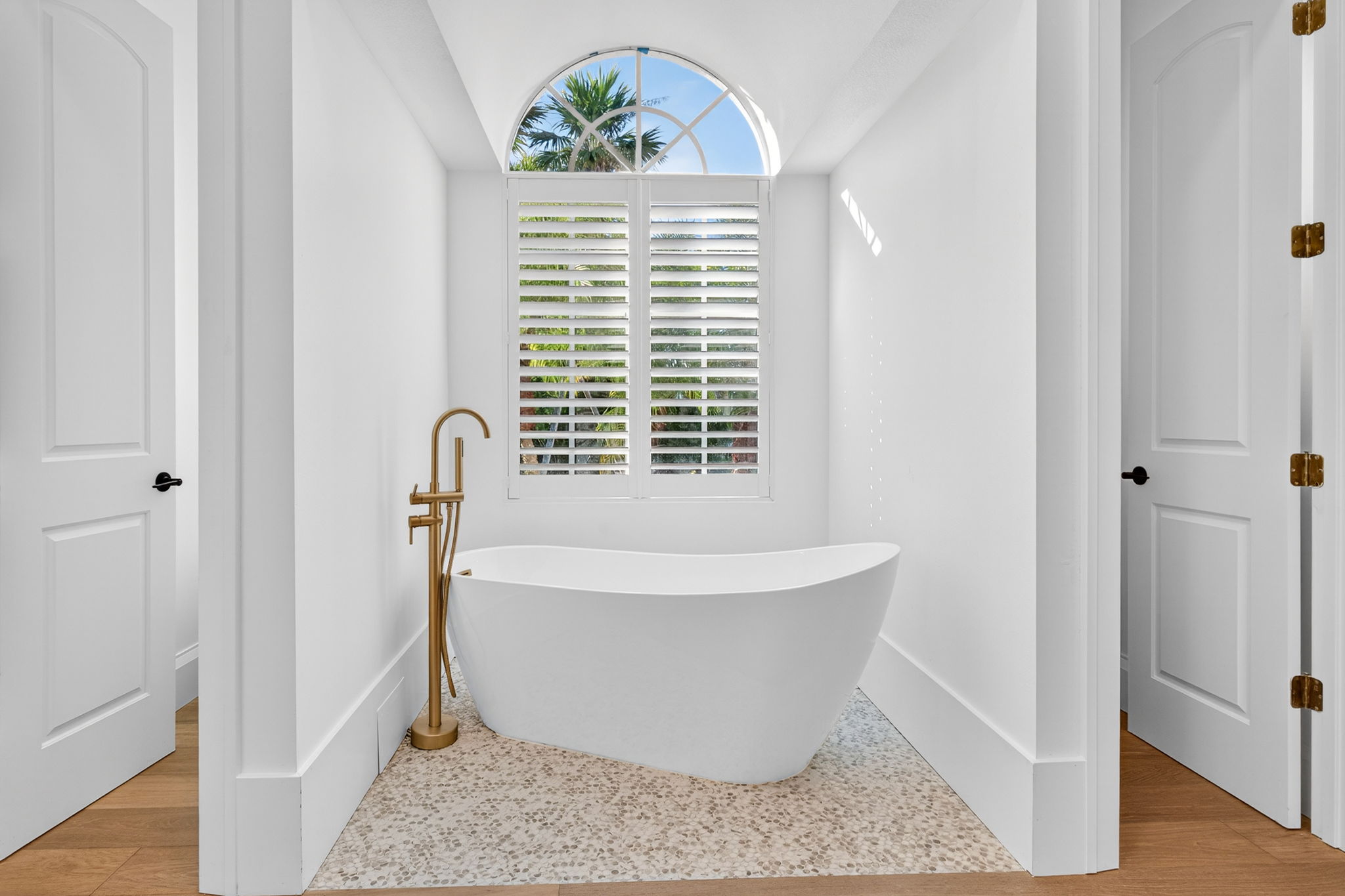 RS - Primary Bathroom 3 of 6