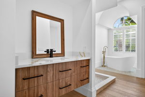 RS - Primary Bathroom 5 of 6