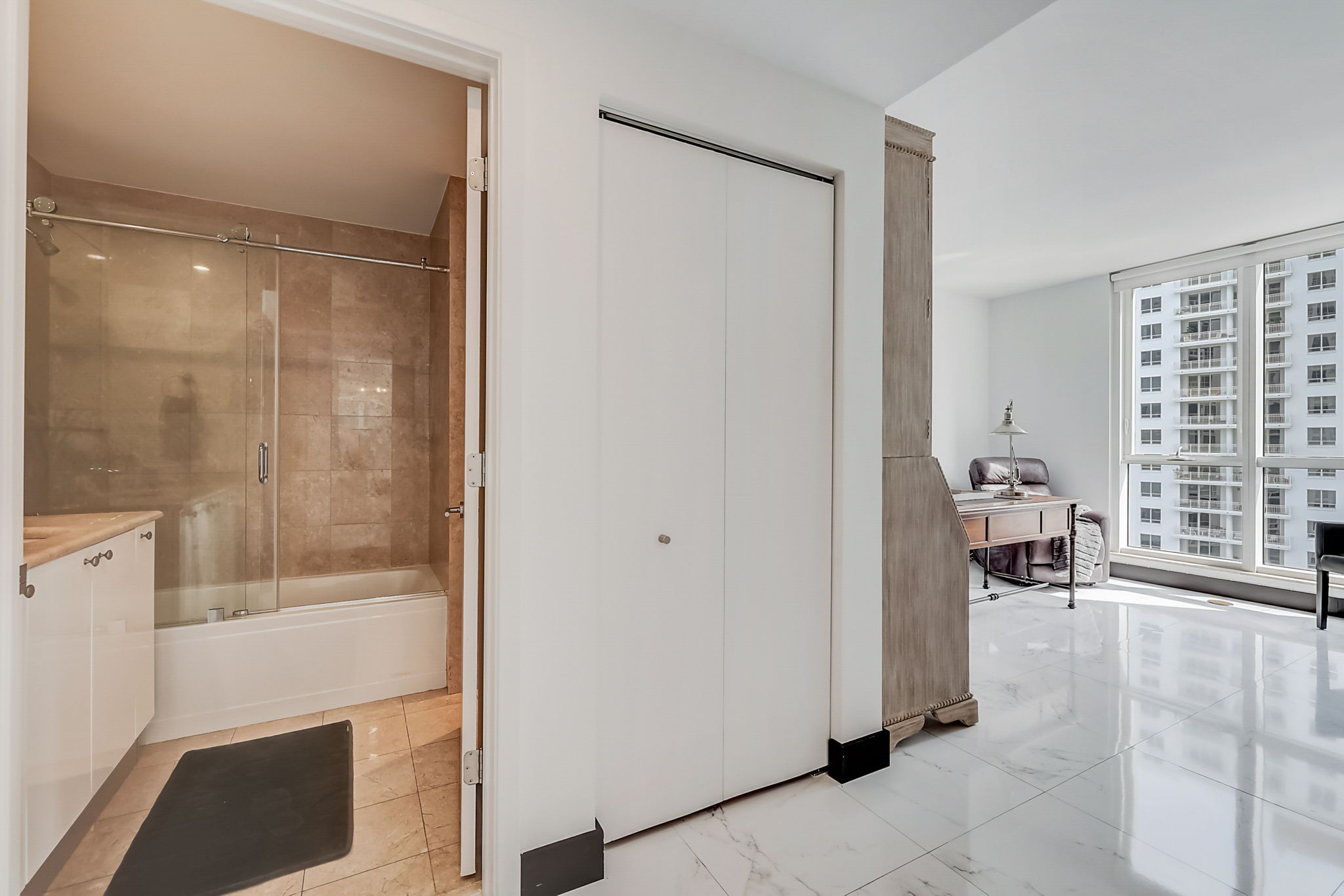 Brickell Key Blvd apt 2303-024