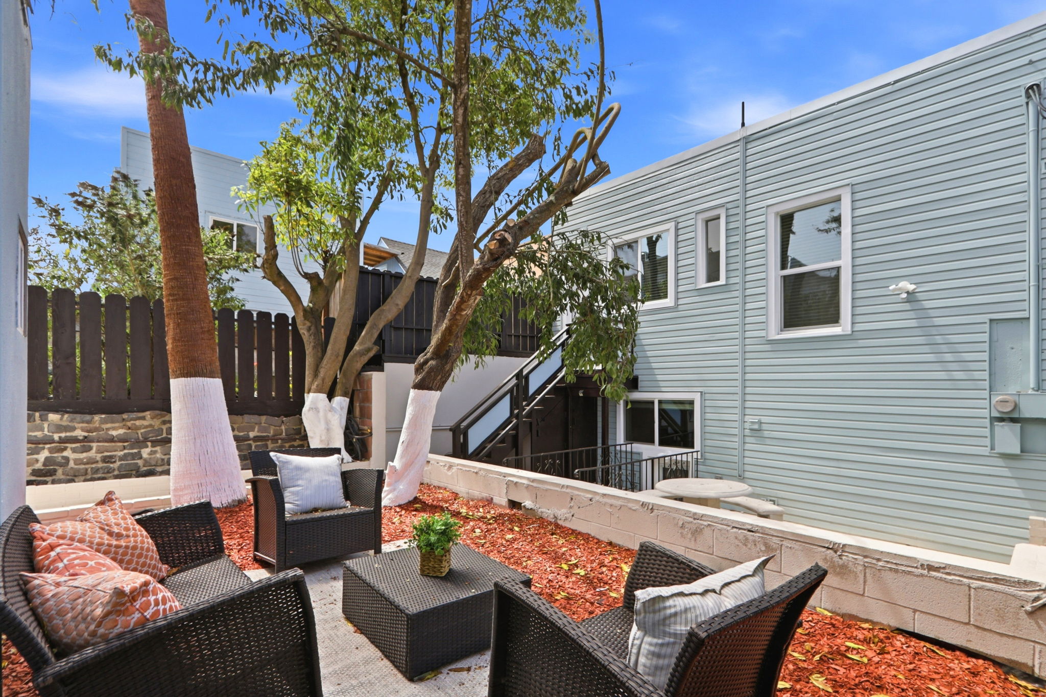060_F8_901 Hanover St 901-903