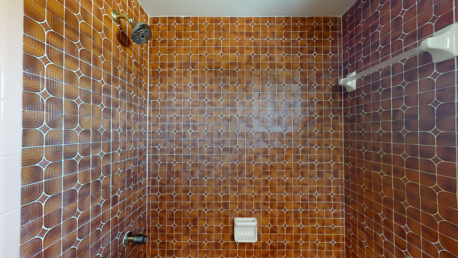 9011 Baywood upper hall bath-2