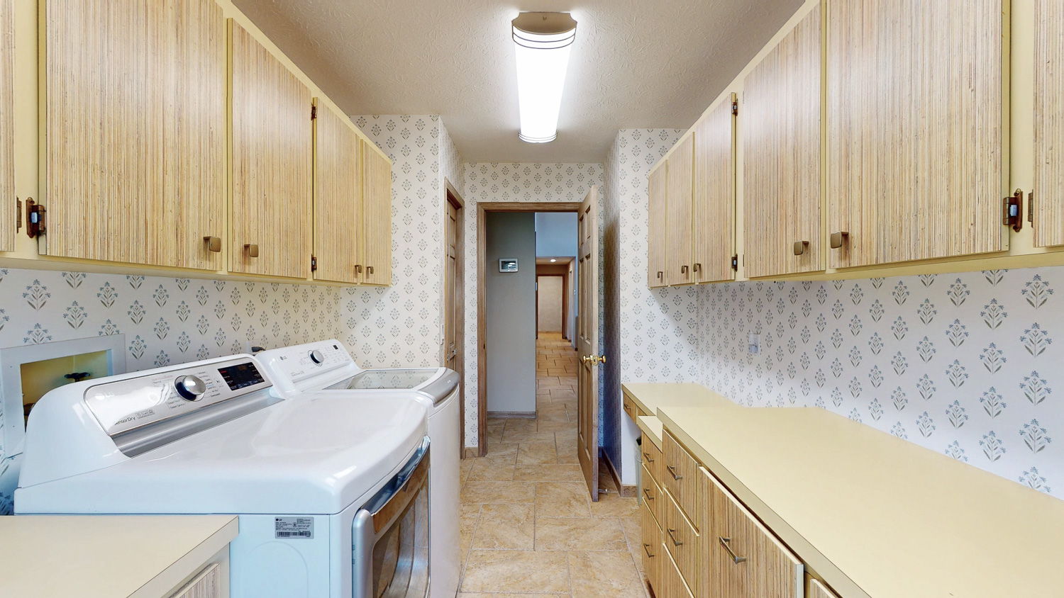9011 Baywood Laundry Garage-08