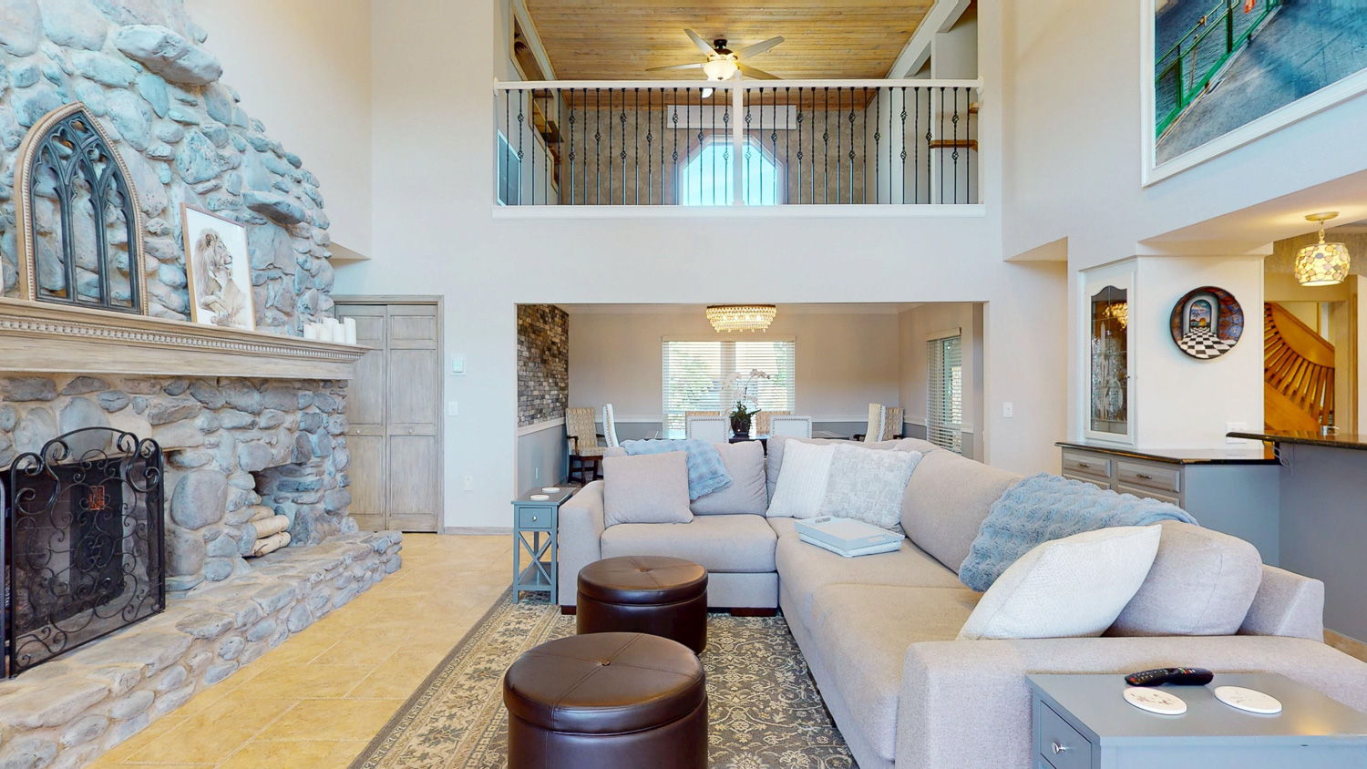 9011 Baywood Living Dining-01