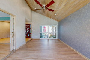 9011 Baywood 2 front rooms-2