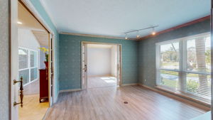 9011 Baywood 2 front rooms-1