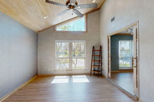 9011 Baywood 2 front rooms-4