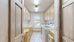 9011 Baywood Laundry Garage-09