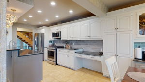 9011 Baywood Kitchen nook-1